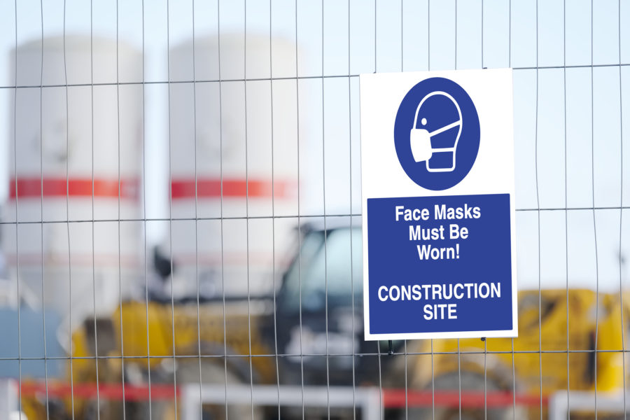Construction site face mask must be worn sign